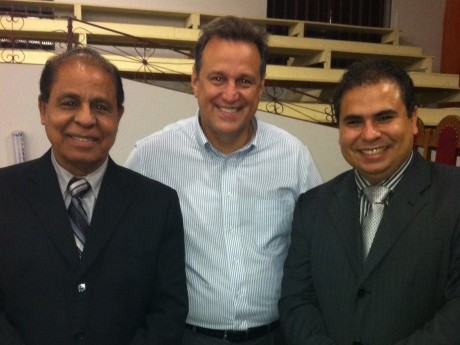 Pr. Sadraque, EB e seu filho Pr. Evandro na foto após o culto.