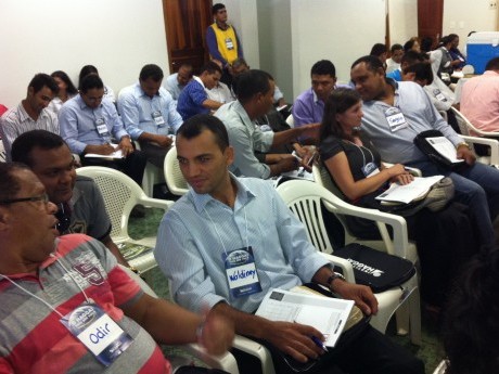 Pessoal bem à vontade no intervalo entre as aulas.