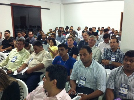 Vista parcial dos participantes.