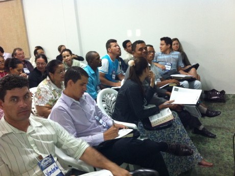 Pessoal bem à vontade no intervalo entre as aulas.