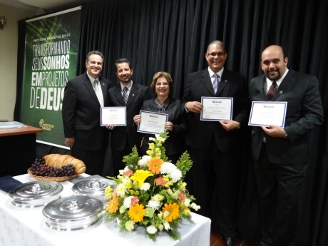 Diretor, coordenadora de logística e monitores