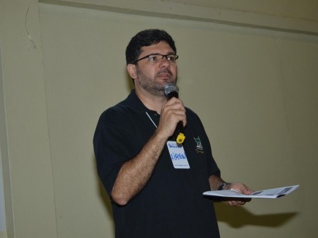 Airton Ferreira Jr. ministra aula