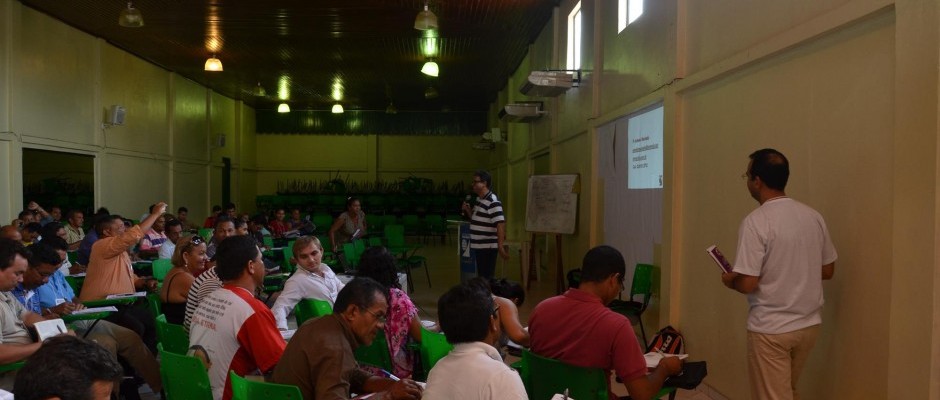 Arlenio Machado ministra aula