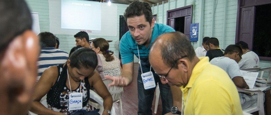 Rafael orienta participantes