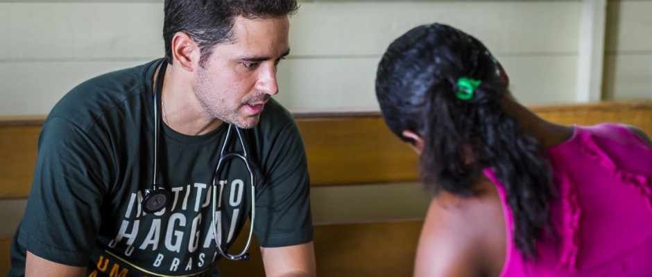 Rafael fazendo atendimento