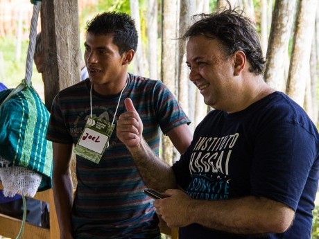 Marcos Sedecias conversando com participante
