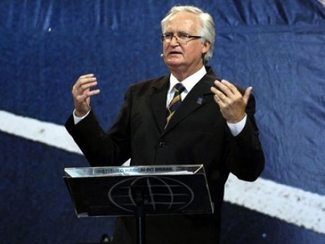 Paulo Solonca falando no Congresso Haggai 2009