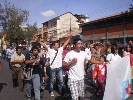 Marcha e culto da vitória em Cochabamba