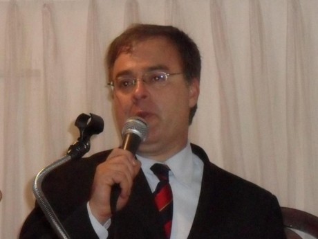 Abner Morilha ministrando a Palavra de Deus em La Paz