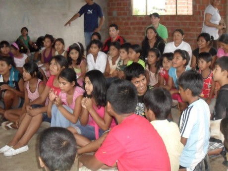 Ministração a crianças em Santa Cruz de La Sierra