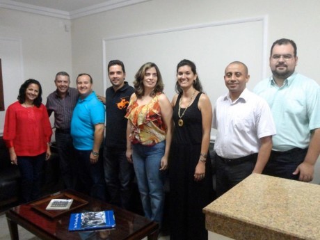 CDL - Turma da tarde (Emmanuelle ao centro, cabelo claro, blusa em detalhes marrom)