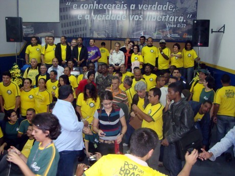 Caravana do Rio de Janeiro no culto evangelístico após o café da manhã