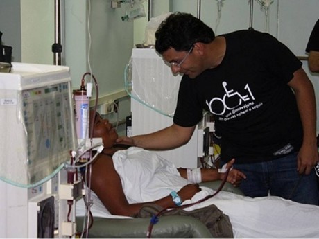 Fábio Silva em visita a hospital