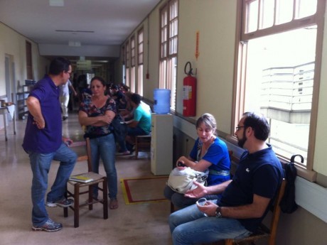 Gerson e Fabrício abençoando famílias no hospital