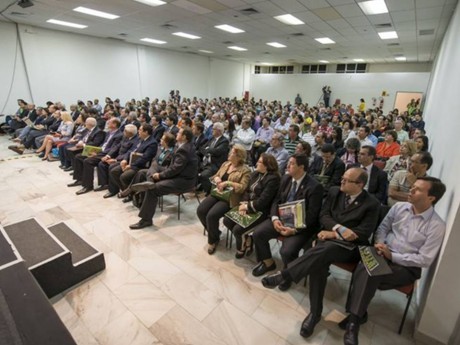 Foto panorâmica dos graduados e docentes presentes ao Congresso Haggai 2014