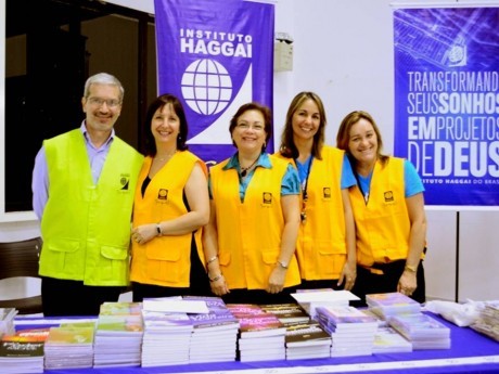 Equipe de apoio do Haggai (Paulo, Eliane, Marta e colaboradoras locais)
