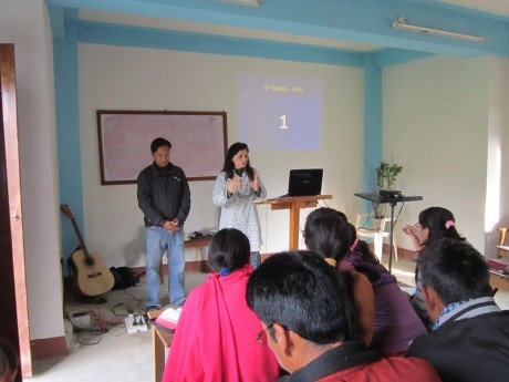Ministrando em igreja no Nepal