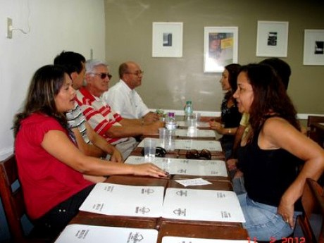 AGRADH-MS - Foto com mulheres em primeiro plano