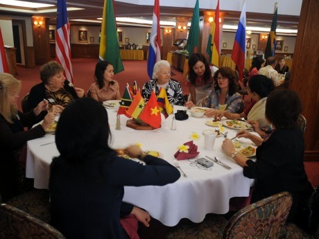 Confraternização durante refeições