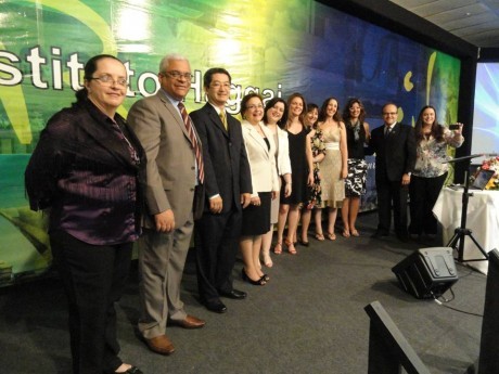 Voluntários (os primeiros) e a equipe do escritório central