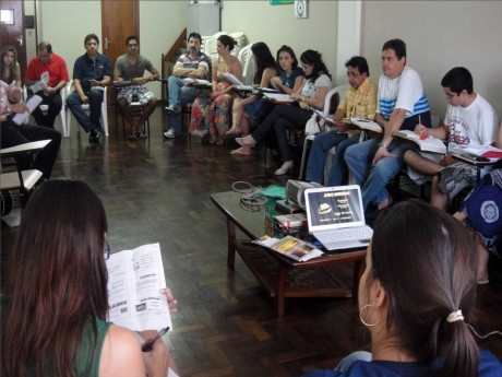 Classe formada: aprender inglês e sobre Jesus Cristo