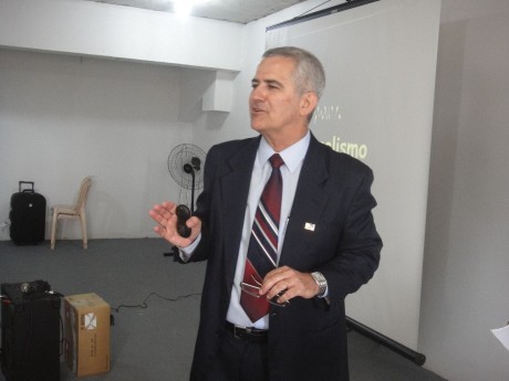 Docente internacional Rogério Machado treinando docentes