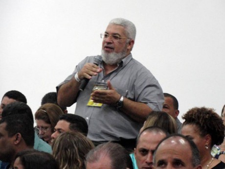 tácito participando do compartilhar da santa ceia