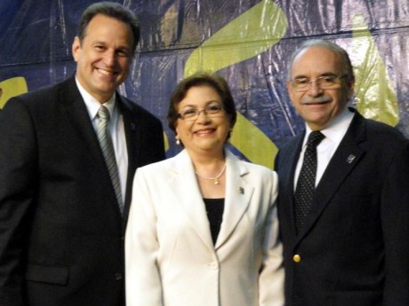 Ebenézer (diretor executivo) com Marta Bittencourt e Ednilton Soárez (presidente do Conselho Administrativo do Instituto Haggai do Brasil)