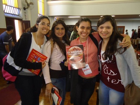 Momento descontraído de algumas jovens participantes