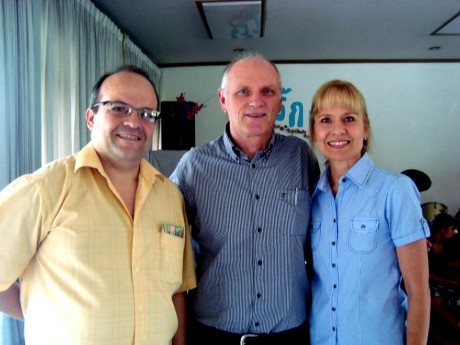 Lívio com pastor australiano Erick e sua esposa
