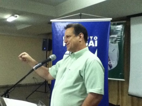 EB encerra a noite com celebração pelos 240 seminários locais de 2011 e gratidão pelo 205 docentes que ensinaram em todo o Brasil!