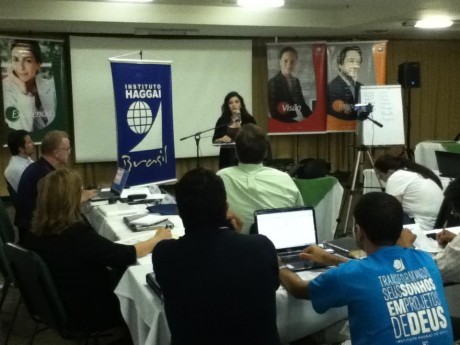 Thais falando sobre o trabalho do Haggai em Minas Gerais.