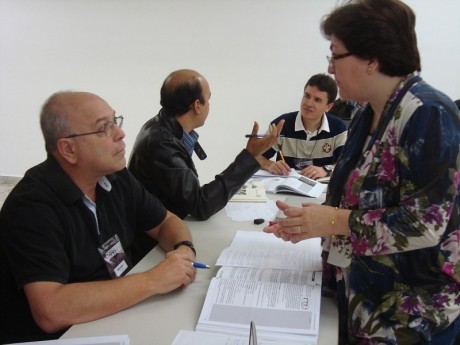 Zezina Bellan ensinando no Workshop de Docentes